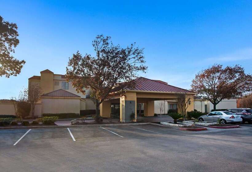 Отель La Quinta By Wyndham Round Rock North