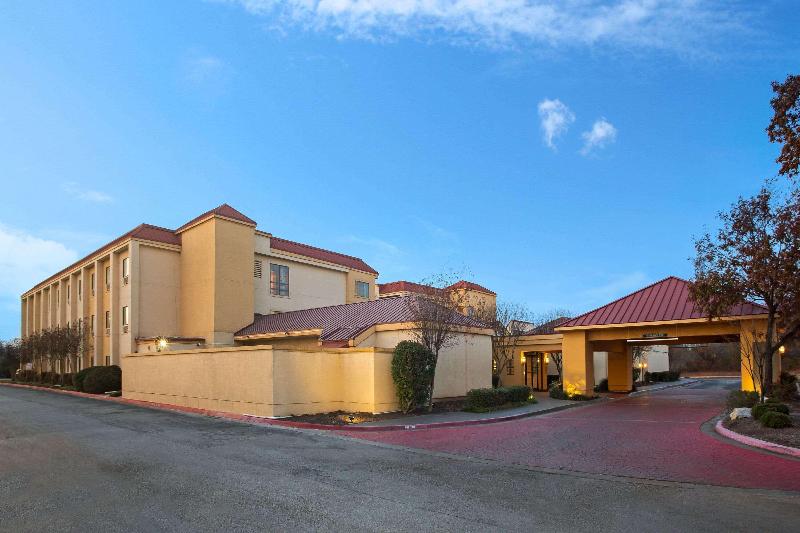 Отель La Quinta By Wyndham Round Rock North