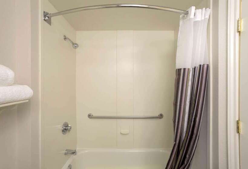 هتل La Quinta By Wyndham St. Louis Westport