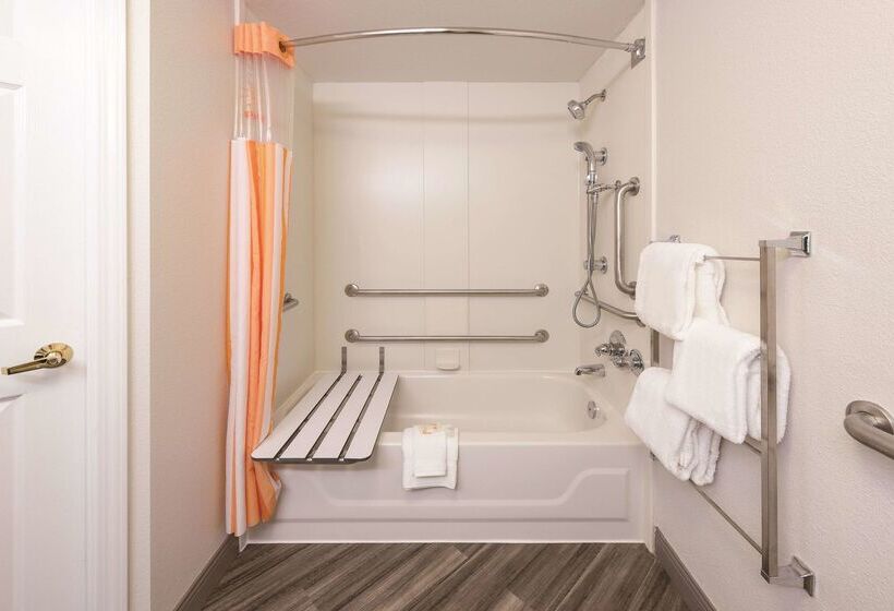 هتل La Quinta By Wyndham St. Louis Westport