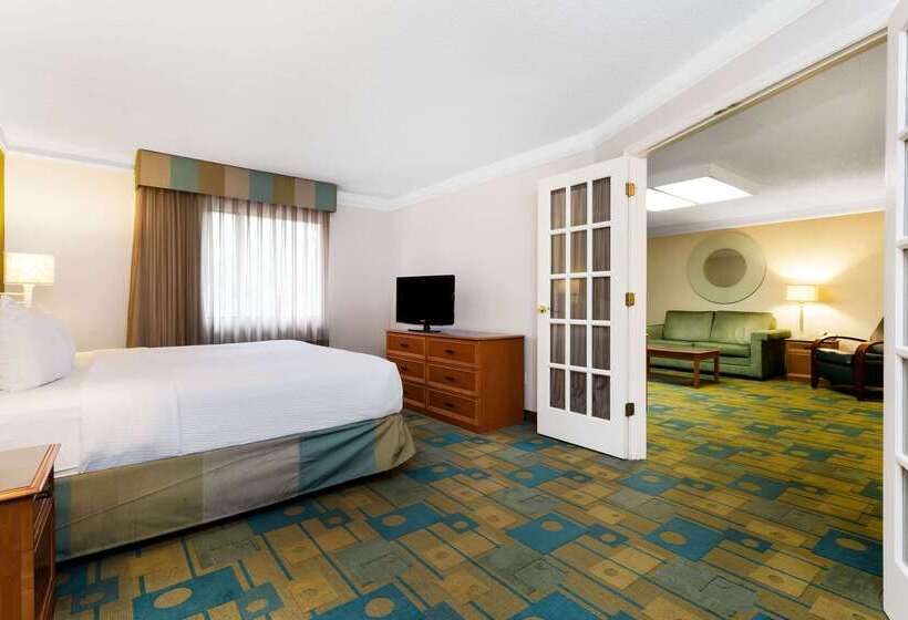 فندق La Quinta By Wyndham St. Pete Clearwater Airport