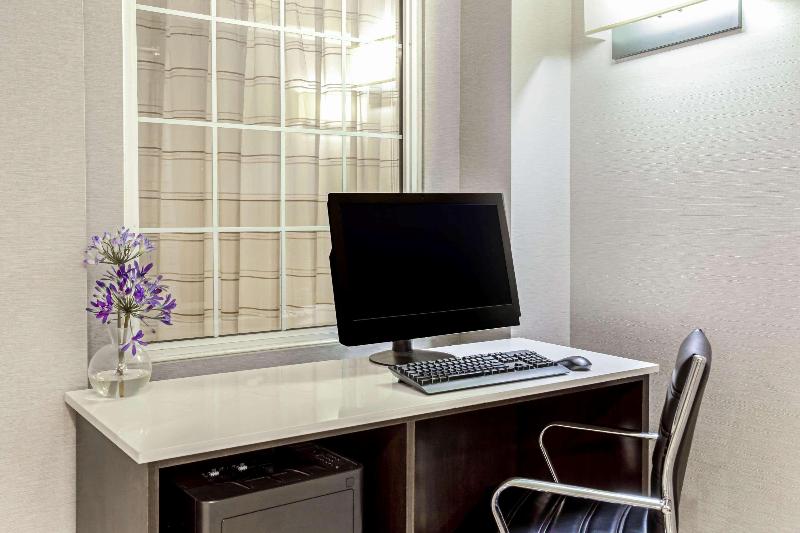 Отель La Quinta By Wyndham Tucson Airport