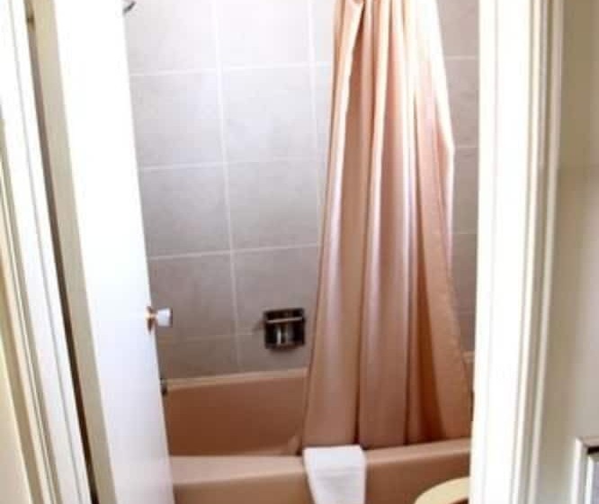 בית מלון כפרי Lakeshor Motor Inn