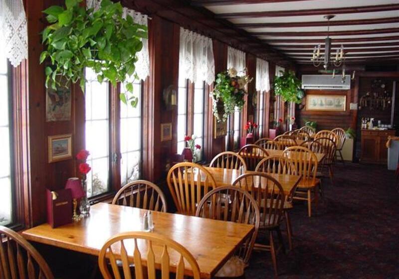 هتل Lamies Inn & The Old Salt Tavern