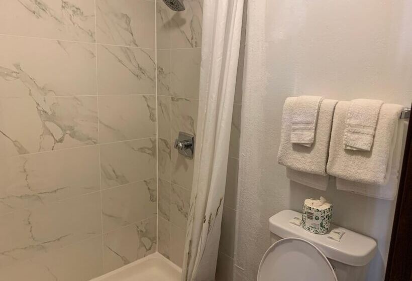 فندق Landmark Inn