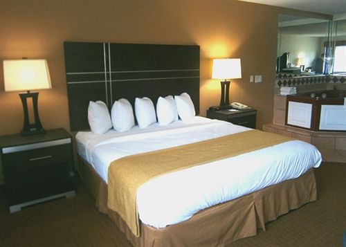בית מלון כפרי Quality Inn & Conference Center