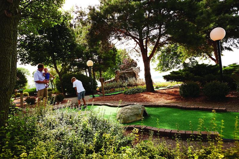 Lake Lawn Resort