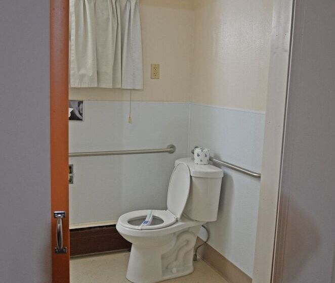 מוטל Budget Host Inn Iron Mountain