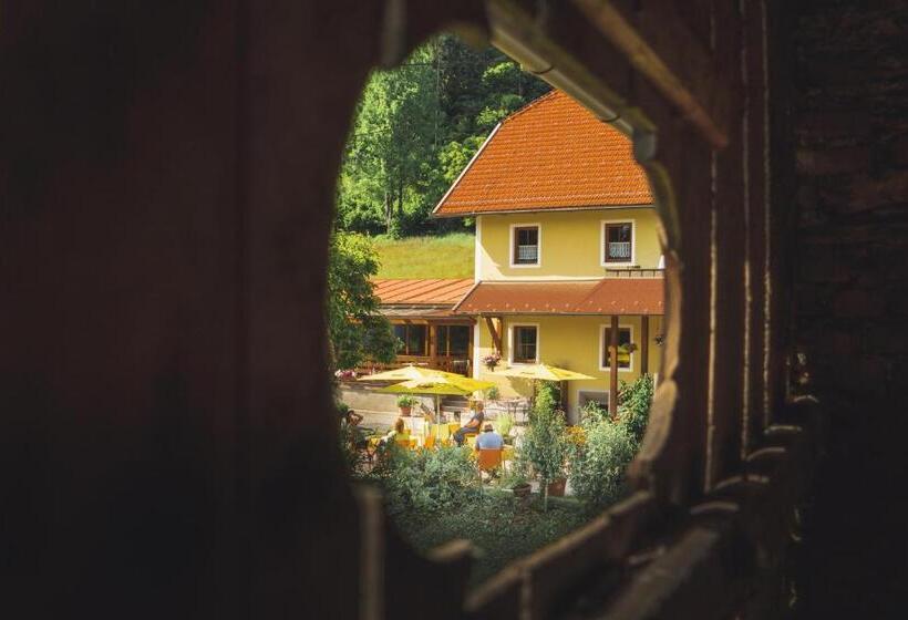بنسيون Berggasthof Karlbauer