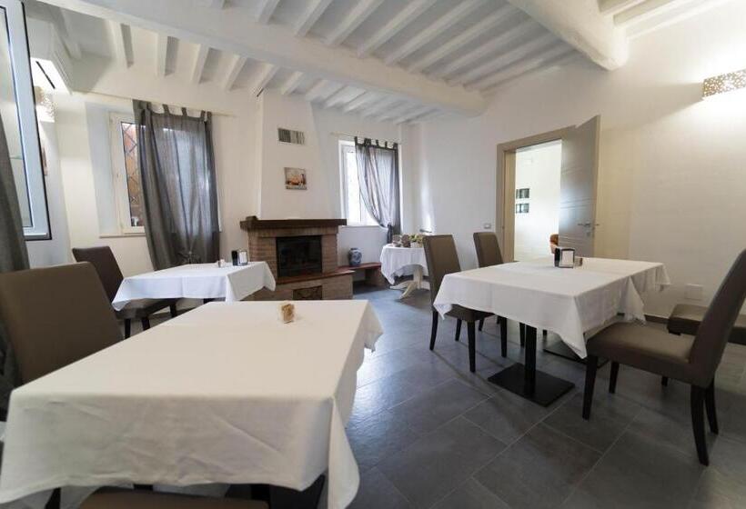 بنسيون Claudio Rooms
