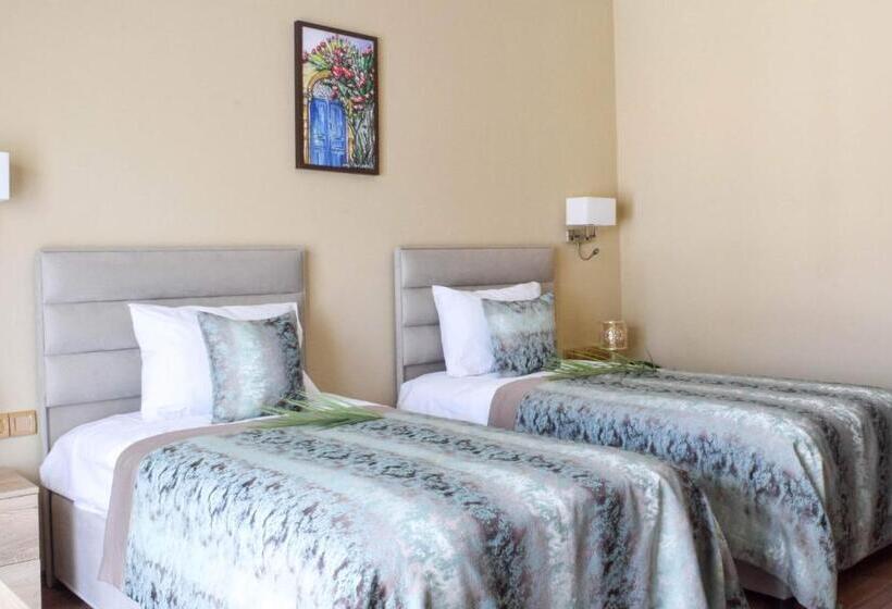 پانسیون Golden Palms Guest House & Cafe