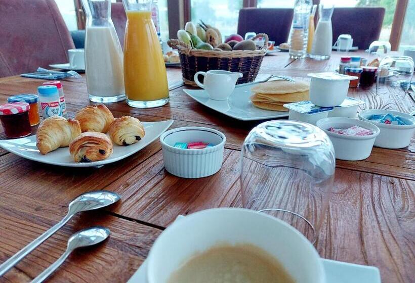 ベッドアンドブレックファースト Chambres D Hôtes Chez L Habitant   Bed& Breakfast Homestay