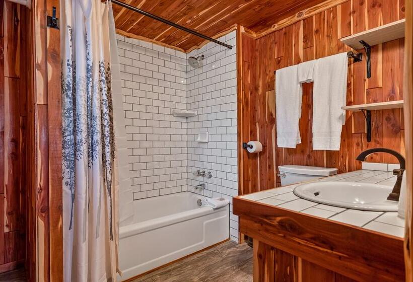 فندق Log Cabin Inn