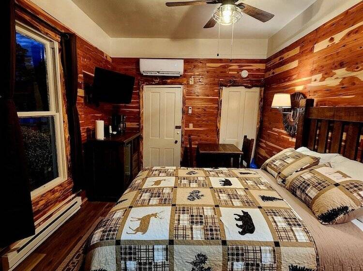 فندق Log Cabin Inn