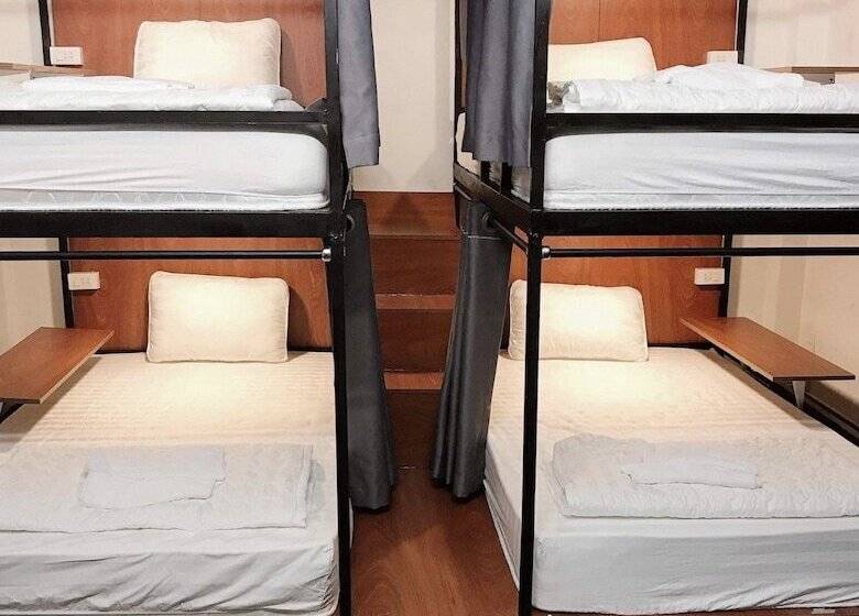 پانسیون Futuristic Inn