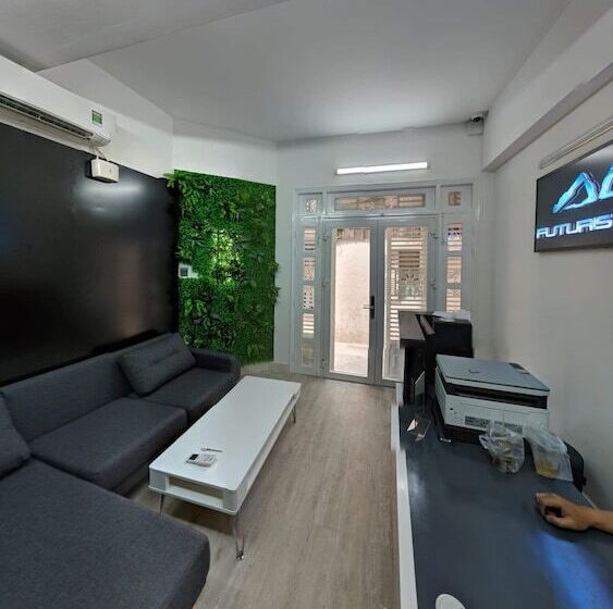 پانسیون Futuristic Inn