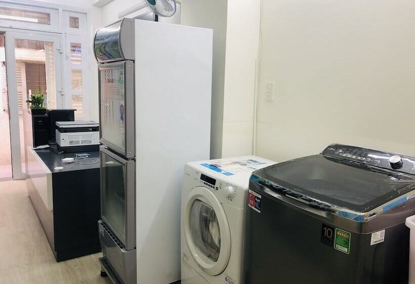 پانسیون Futuristic Inn