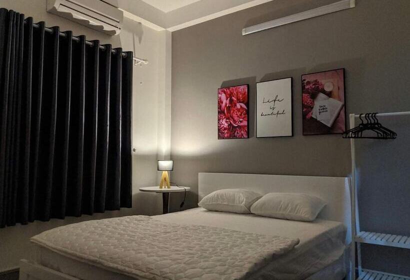 پانسیون Futuristic Inn