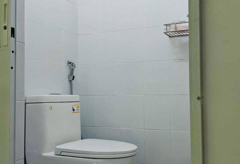 پانسیون Futuristic Inn