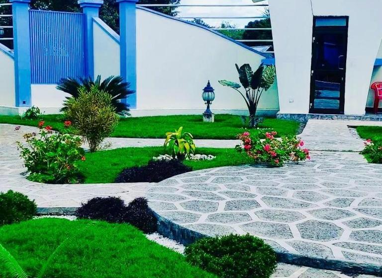 ホテル Lesa Garden