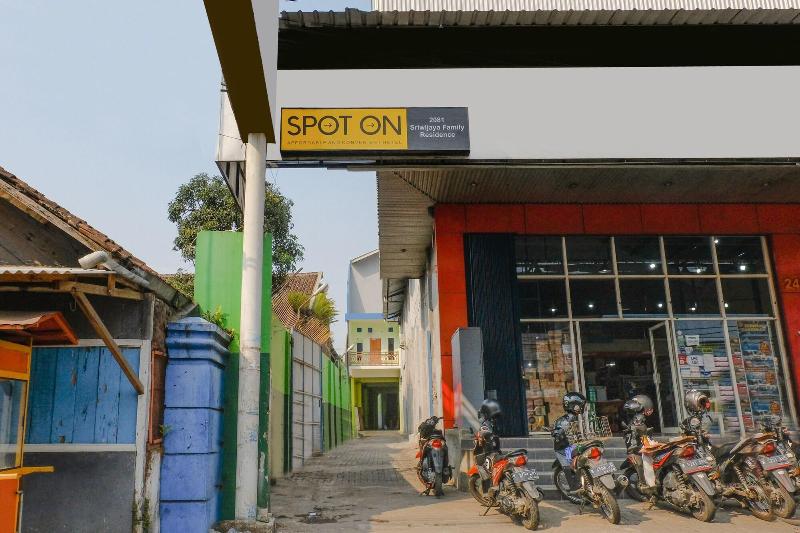 هتل Spot On 2081 Sriwijaya Family Residence