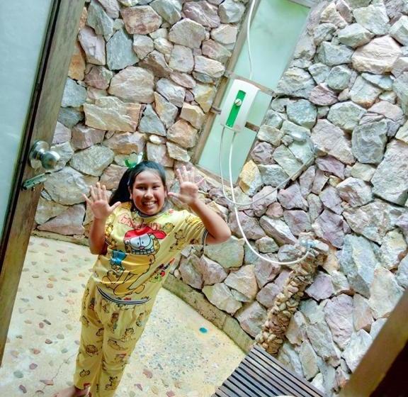 Chivaree  And Resort