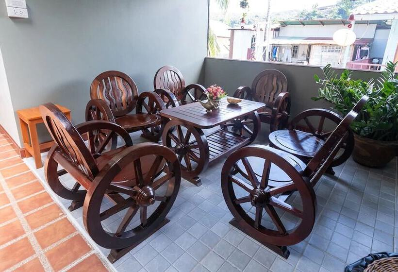 هتل Aladdin Guesthouse