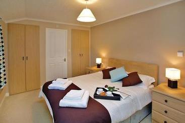 استراحتگاه Upton Lakes Lodges