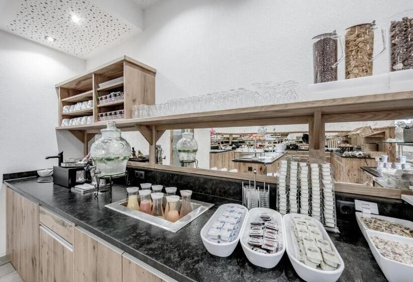 هتل Garni Christine