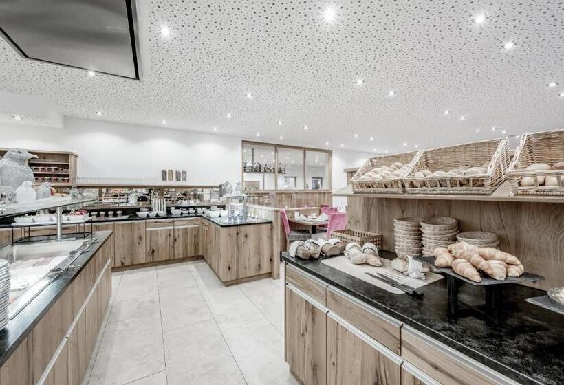 هتل Garni Christine