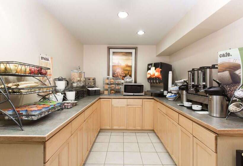 בית מלון כפרי Baymont Inn & Suites By Wyndham Anchorage Airport