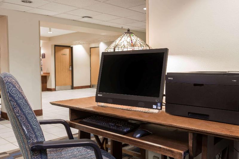 בית מלון כפרי Baymont Inn & Suites By Wyndham Anchorage Airport