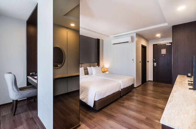 هتل Best Western Plus Peak Vista Inn & Suites
