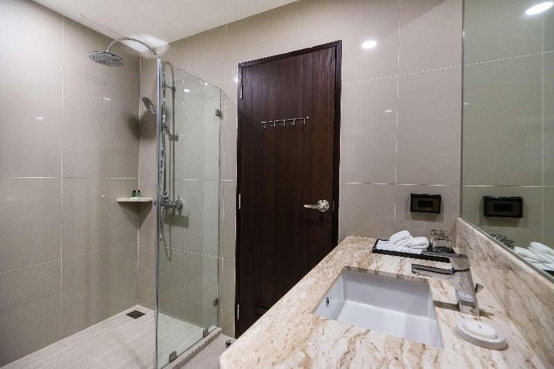 هتل Best Western Plus Peak Vista Inn & Suites