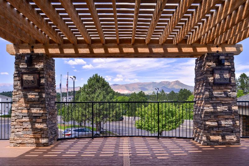 هتل Best Western Plus Peak Vista Inn & Suites