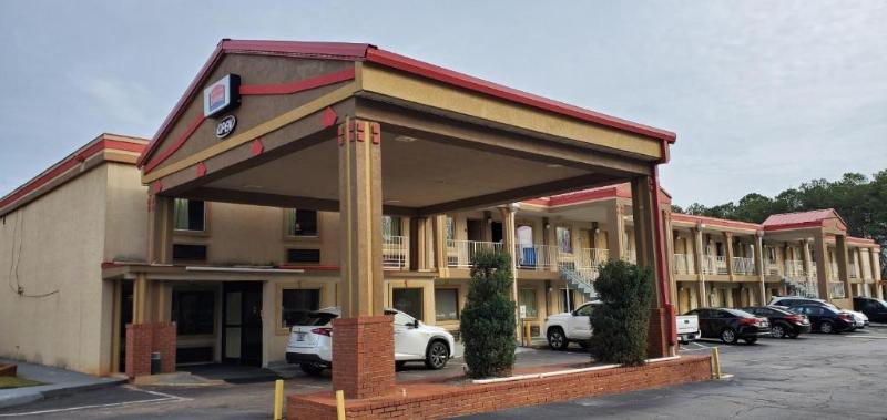 فندق Fairbridge Inn & Suites