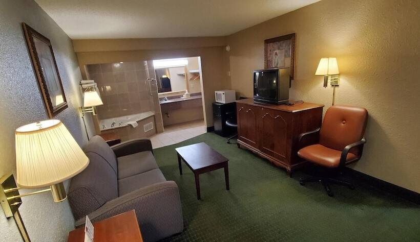 فندق Fairbridge Inn & Suites