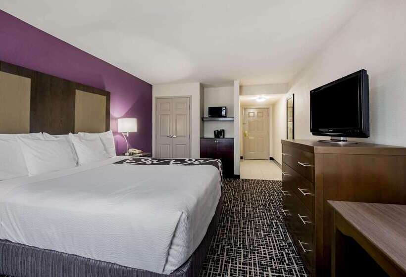 בית מלון כפרי La Quinta Inn By Wyndham West Long Branch