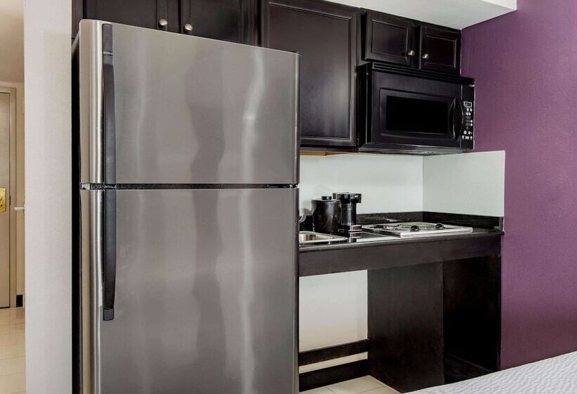 בית מלון כפרי La Quinta Inn By Wyndham West Long Branch