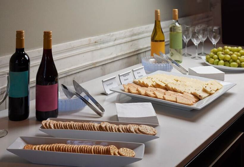 هتل Marriott Vacation Club® At Custom House, Boston