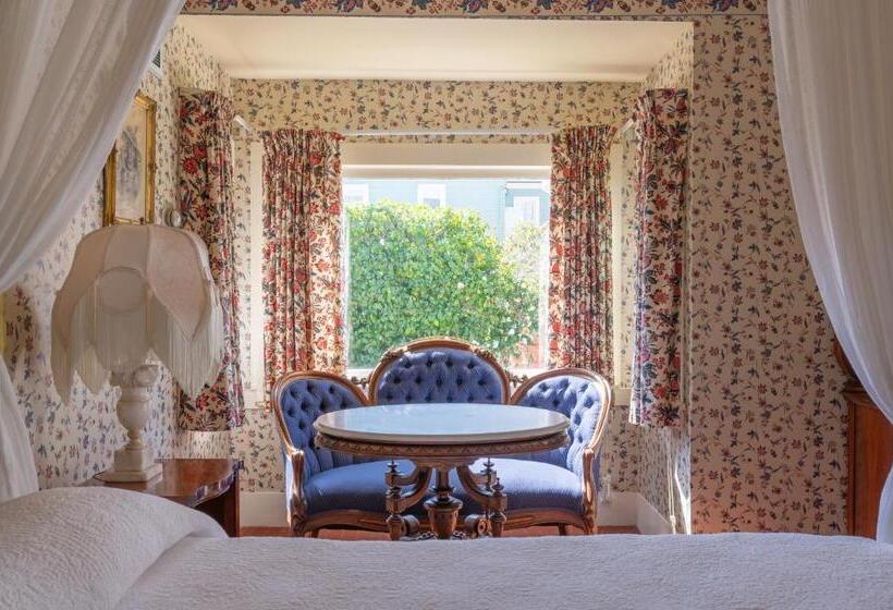 هتل Martine Inn