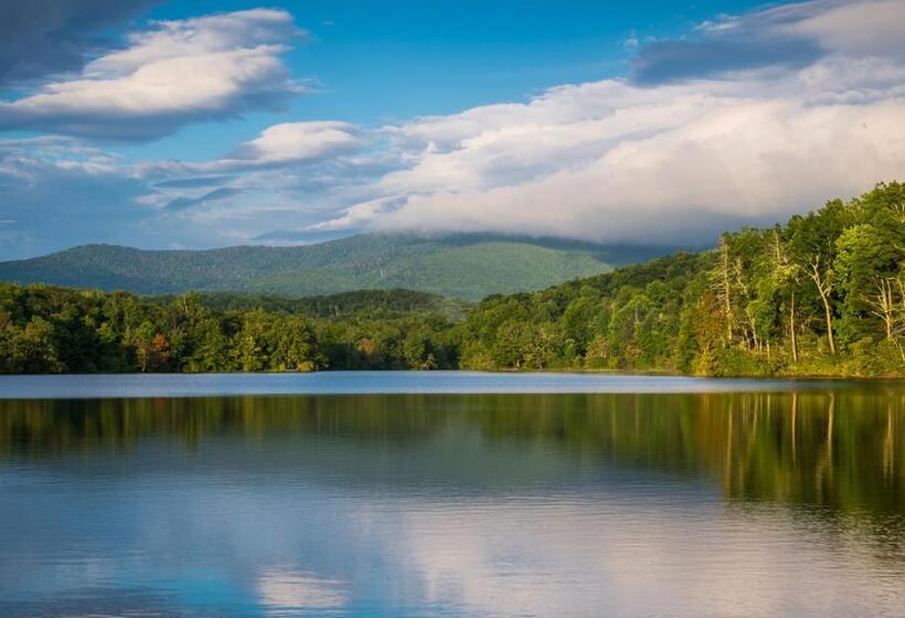 فندق Meadowbrook Inn