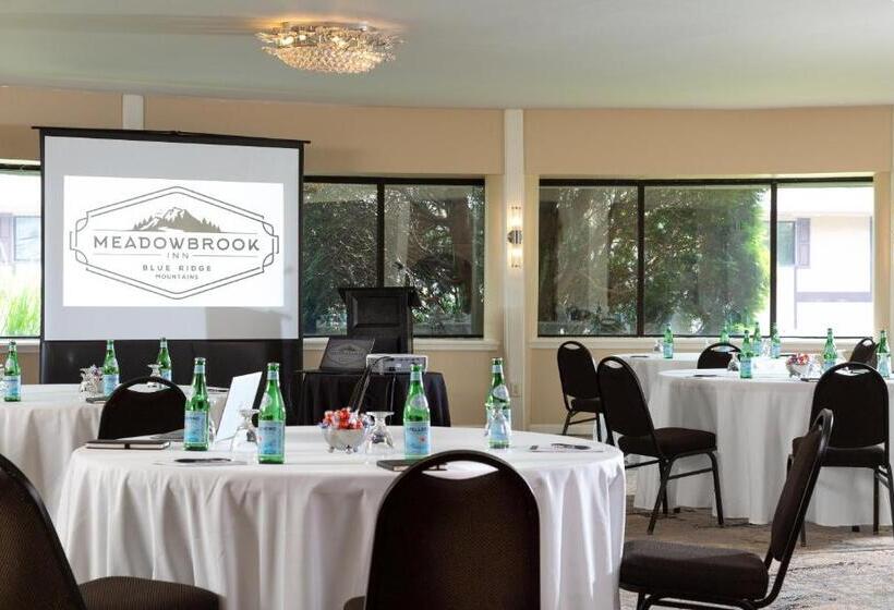فندق Meadowbrook Inn