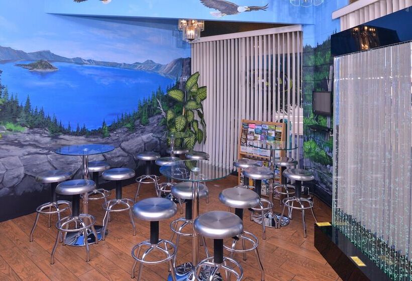 Maverick Motel   Modern Renovated Motel