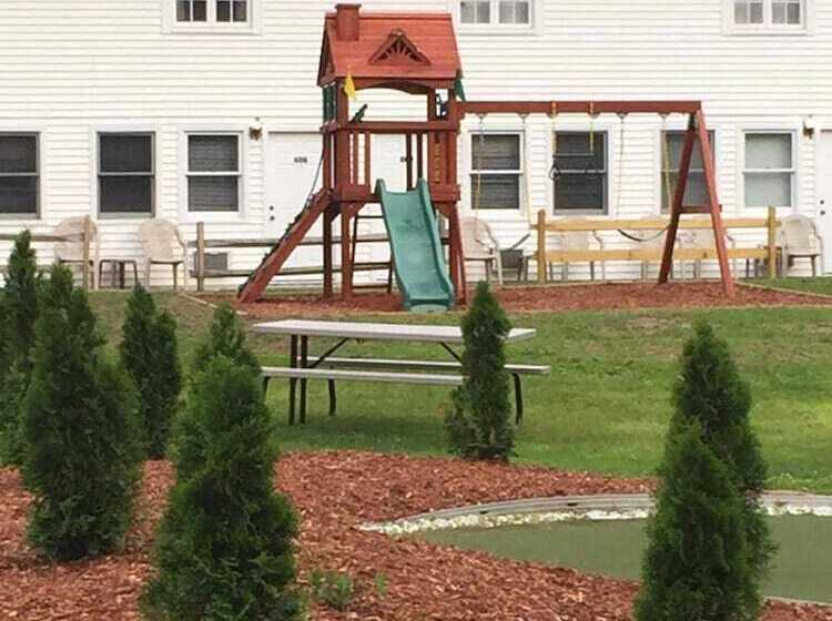 استراحتگاه Merrill Farm Inn