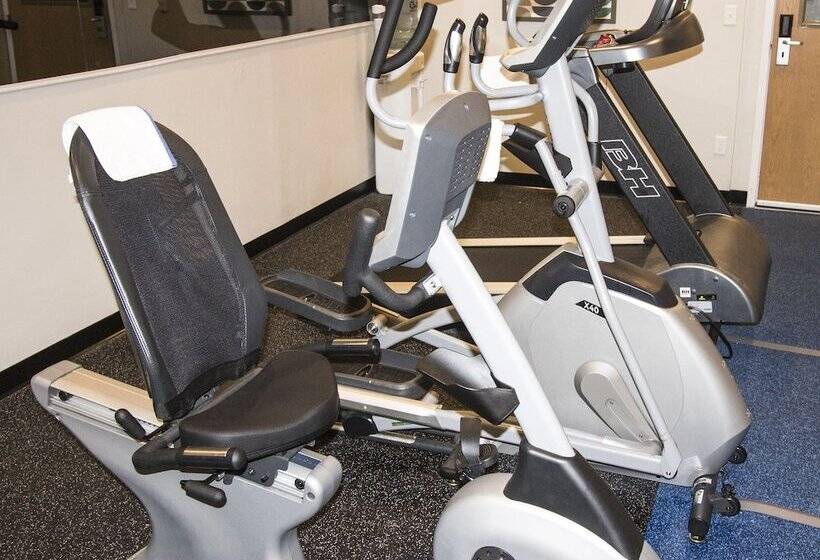 Microtel By Wyndham Victor