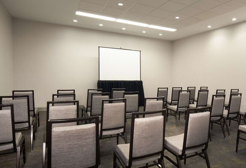 استراحتگاه Hilton Atlanta/marietta Hotel & Conference Center
