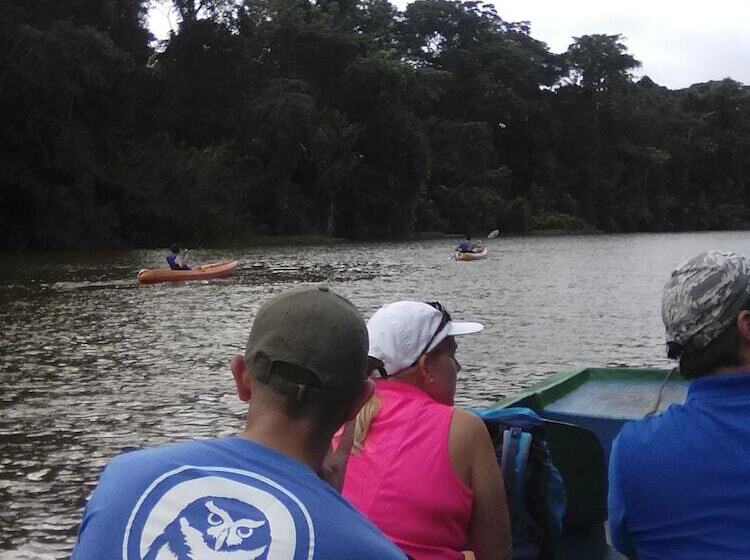 فندق Cabinas Y Tour Aaron Tortuguero