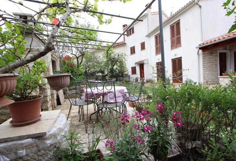 פנסיון Guest House Liliana