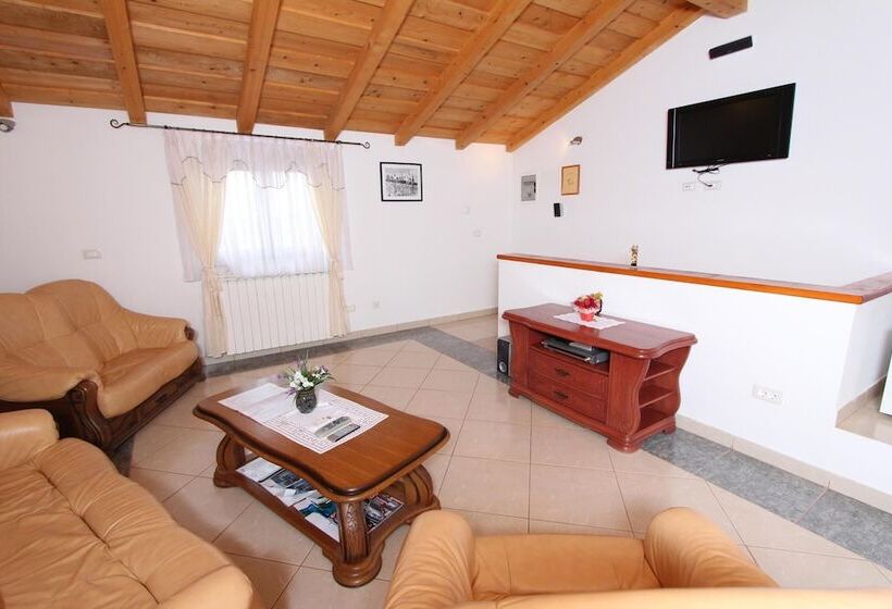 פנסיון Guest House Liliana